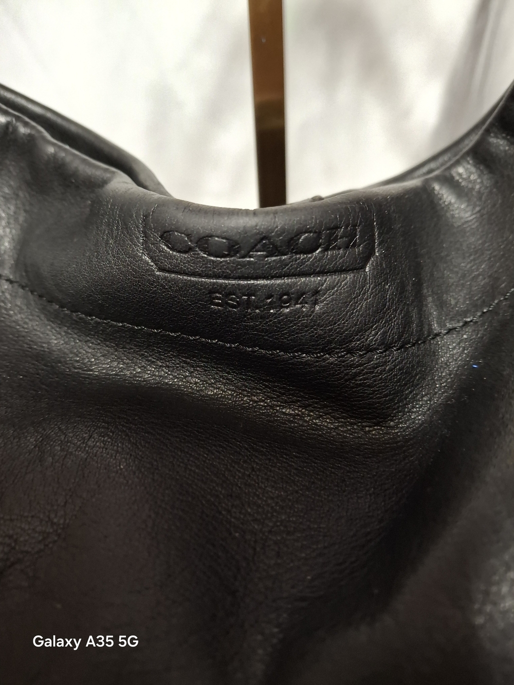 Coach Carly Classic Black Leather Hobo Shoulder Bag - Timeless Everyday Style - Picture 3 of 16